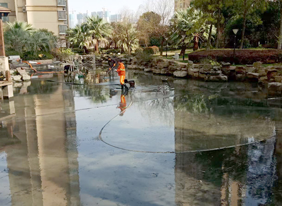 新北景观池淤泥清理